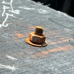 Rusten bolt beholder